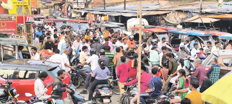 Giridih News :सजने लगा ईद का बाजार, उमड़ने लगी भीड़