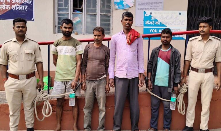 शराब के नशे में हंगामा करते चार गिरफ्तार
