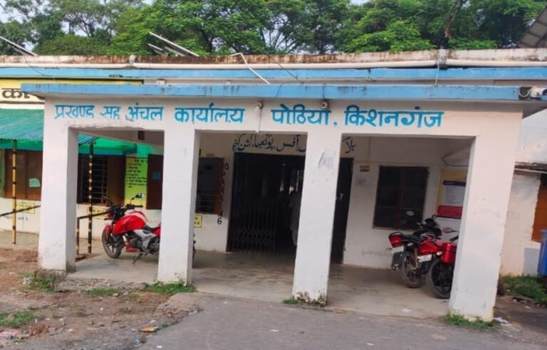 सीओ व आरओ हड़ताल पर, कामकाज ठप