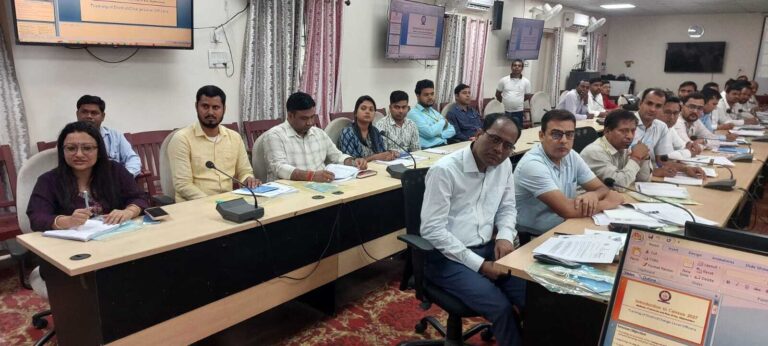 प्रशिक्षण के दौरान मिली जानकारी को गंभीरता से करें आत्मासात : डीएम