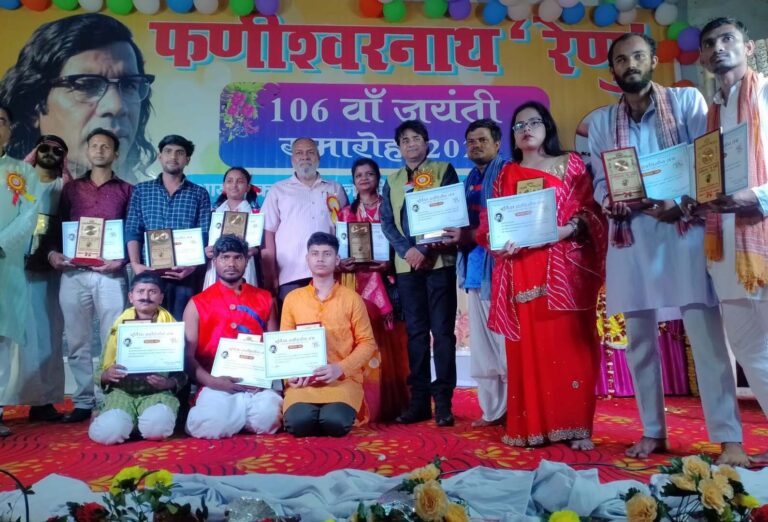 ‘महुआ घटवारिन’ का मंचन कर कलाकारों ने दमदार अभिनय से बांधा समां