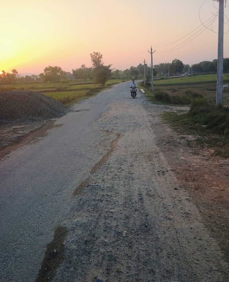 गिद्धौर-जमुई बाइपास जर्जर, आवागमन में हो रही परेशानी