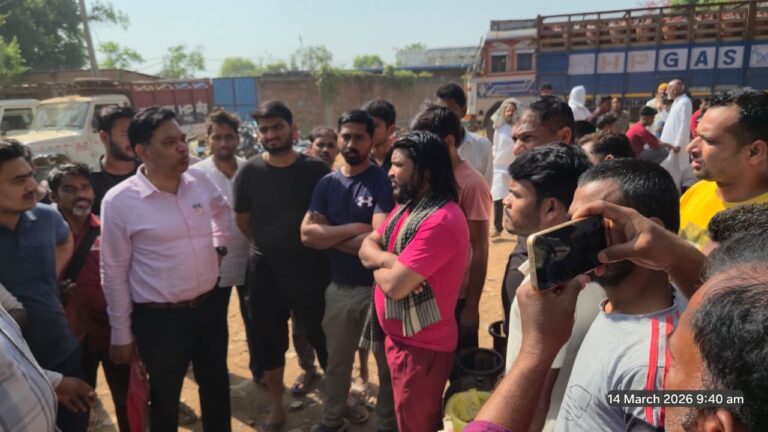 सुबह पांच बजे ही लगे लाइन, कड़ी मशक्कत के बाद 11 बजे मिला गैस सिलिंडर