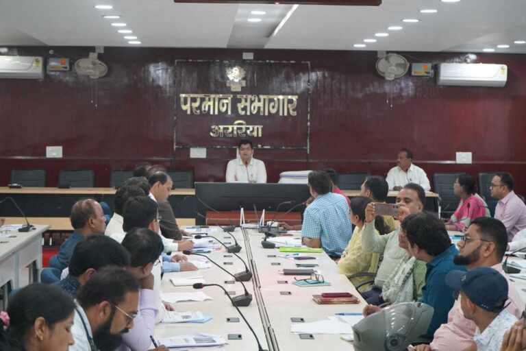 निर्धारित लक्ष्य के प्रति संवेदनशील रहें : डीएम