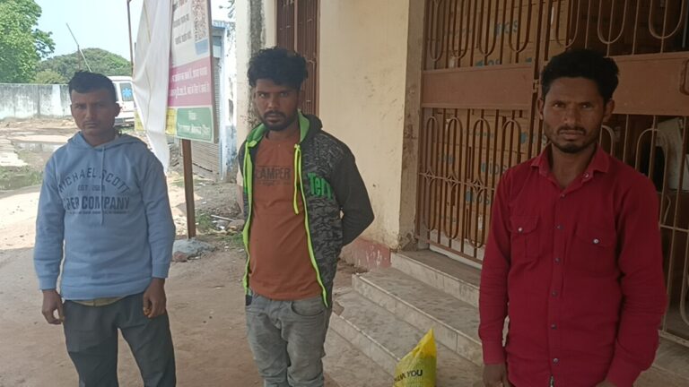 पति ने धारदार हथियार से पत्नी की हत्या की