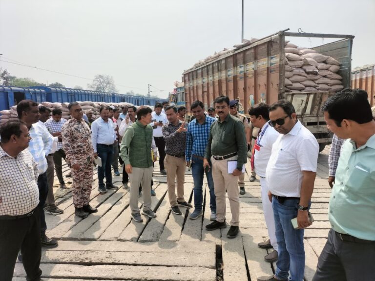 यात्री सुविधा व माल ढुलाई व्यवस्था को और बेहतर बनाएं, डीआरएम