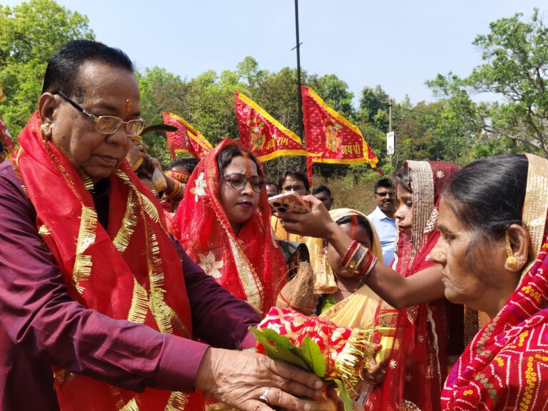 1111 श्रद्धालुओं ने निकाली कलश यात्रा
