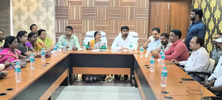 Giridih News :त्योहारों में जलापूर्ति, साफ-सफाई व प्रकाश व्यवस्था दुरुस्त रखें : मेयर