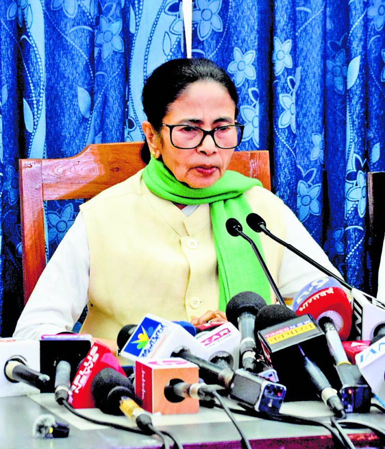 राज्य में राष्ट्रपति शासन और अघोषित आपातकाल जैसे हालात : ममता