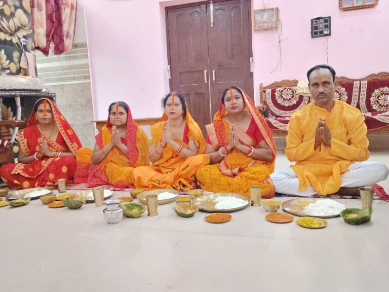 चैती छठ पर श्रद्धालुओं ने ग्रहण किया प्रसाद
