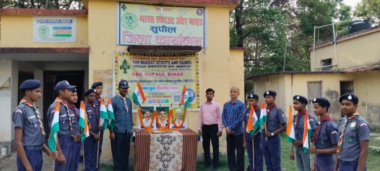 बलिदान दिवस पर  स्काउट-गाइड ने निकाली पदयात्रा
