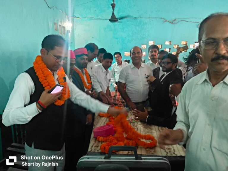 समारोह आयोजित कर न्यायिक अधिकारियों को दी गई विदाई