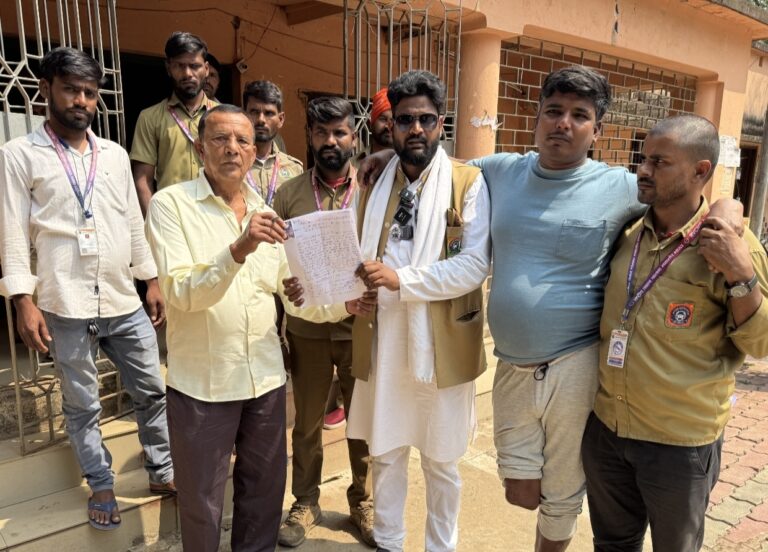 दिव्यांग के लिए प्रशासन से व्हील चेयर की हुई मांग
