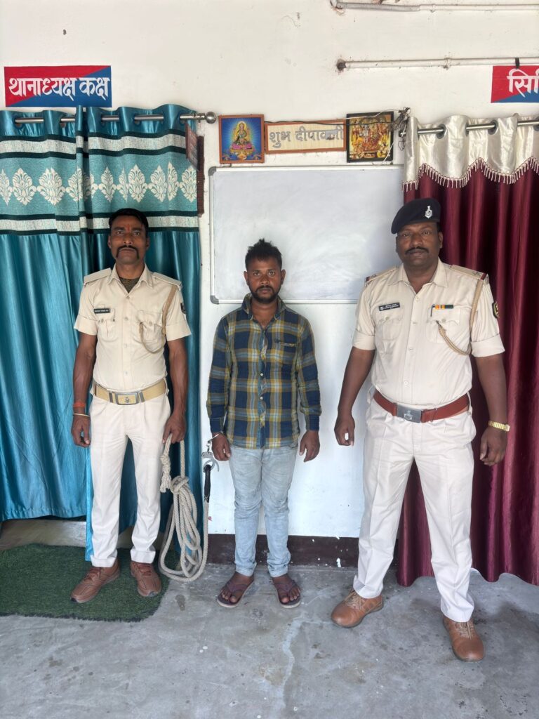 बाइक चुराते युवक को ग्रामीणों ने पकड़ा
