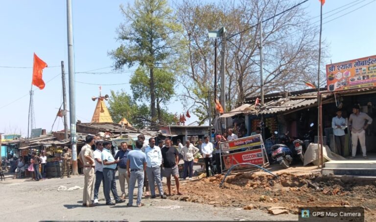 Giridih News :बरहमसिया मोड़ को प्रशासन ने कराया अतिक्रमण मुक्त