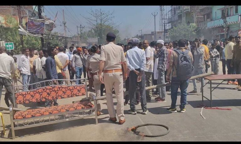 हनुमान मंदिर परिसर में दो पक्षों में मारपीट, पांच घायल