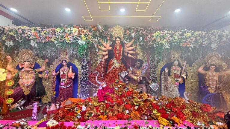 चैती दुर्गा मंदिर में उमड़ी भक्तों की भीड़, नगर भ्रमण के बाद प्रतिमा विर्सजन आज