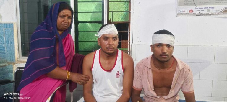 Giridih News :शराब देने से मना करने पर मोबाइल दुकानदार से मारपीट