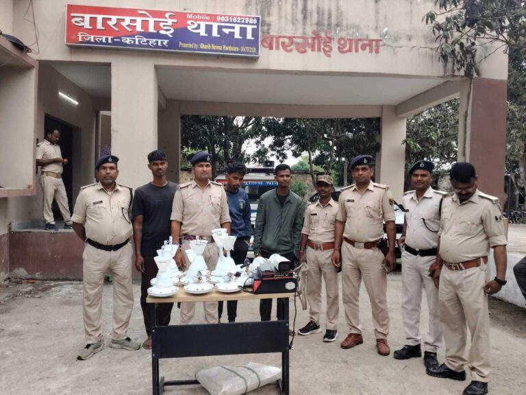 बिजली चोरी गिरोह का भंडाफोड़: सरकारी संस्थानों से चोरी कर बेचते थे सामान, 10 गिरफ्तार