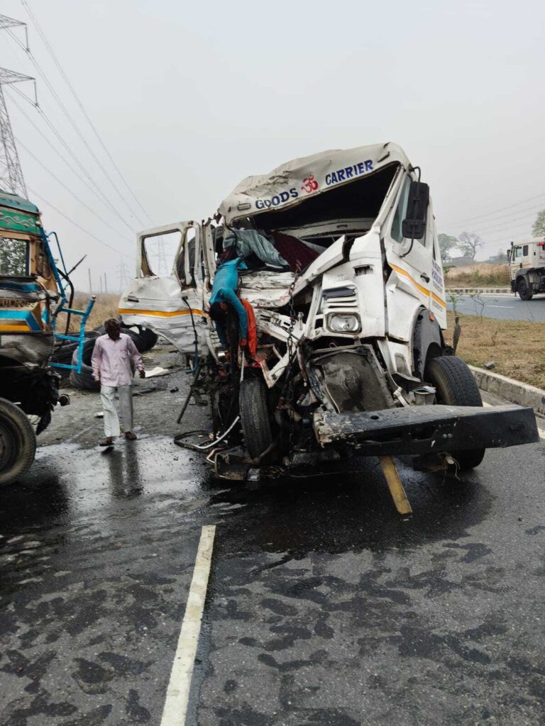 गलत साइड से आ रहे ट्रेलर ने ट्रक में मारी टक्कर, चालक की मौत