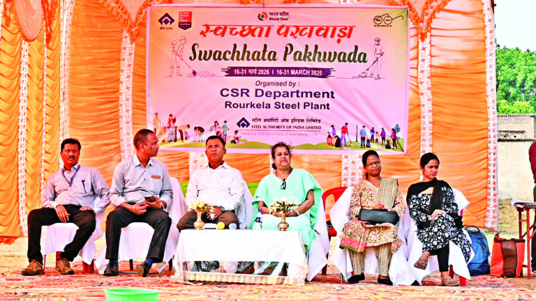 Rourkela News: आरएसपी ने स्वच्छता पखवाड़ा पर टांयसर गांव में चला जागरुकता अभियान