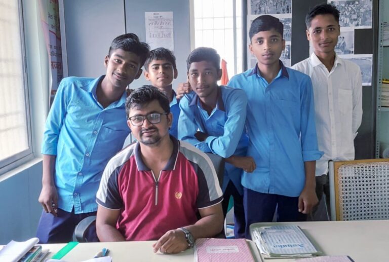 एक दर्ज से अधिक छात्रों ने किया बेहतर प्रदर्शन, शिक्षक गदगद