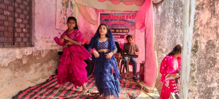 वार्षिक परीक्षा में बेहतर अंक प्राप्त करने वाले छात्रों को किया गया सम्मानित