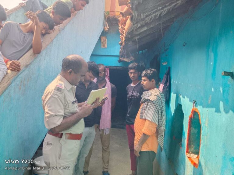सोते रहे घरवाले, चोरों ने साफ कर दिया हाथ