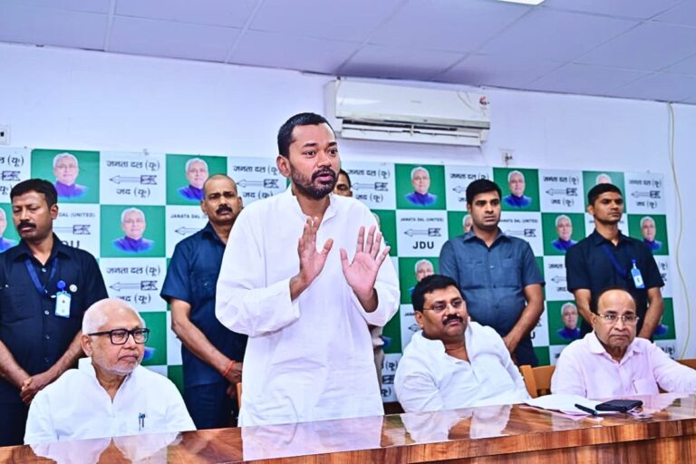 नीतीश के नक्शेकदम पर निशांत, JDU की मीटिंग में बताया अपना फ्यूचर प्लान, कार्यकर्ताओं को दिया संदेश
