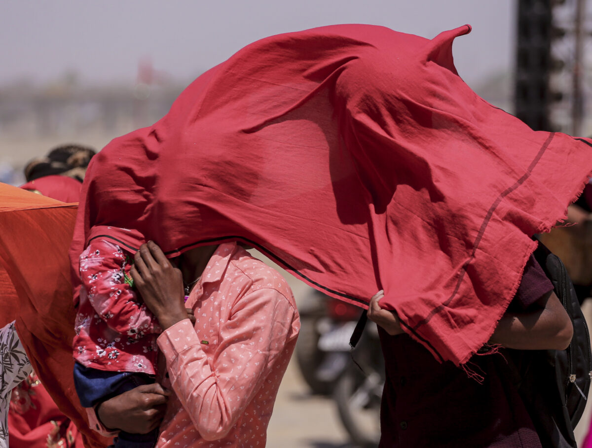 देश में भीषण गर्मी की दस्तक, लू की चपेट में कई राज्य, रात में भी सताएगी गर्मी 2 14041 Pti04 14 2026 000167A 1
