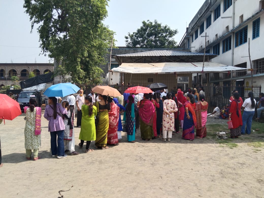 Bengal Voting: बंगाल में रिकॉर्डतोड़ मतदान, छिटपुट हिंसा के बीच शाम 5 बजे तक करीब 90 प्रतिशत पड़े वोट 8 7B77E1Ad 75Bd 4E76 99B2 5F487Ff852Af