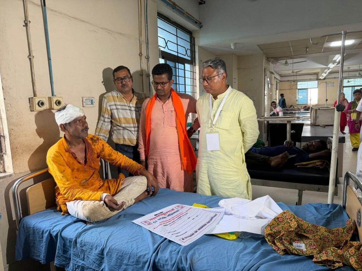 Bengal Voting: बंगाल में रिकॉर्डतोड़ मतदान, छिटपुट हिंसा के बीच शाम 5 बजे तक करीब 90 प्रतिशत पड़े वोट 2 86Ad95E6 8D4C 4043 Aa45 Df101E89071E