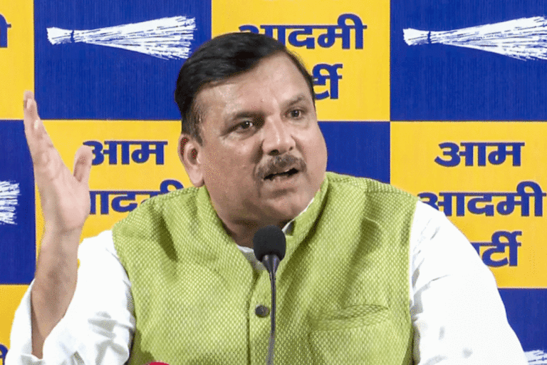 राघव चड्ढा ने चलाया ‘झाड़ू’, राज्यसभा में केजरीवाल की ‘आप’ हो गयी ‘साफ’! 10 में 7 सांसदों ने पार्टी छोड़ी