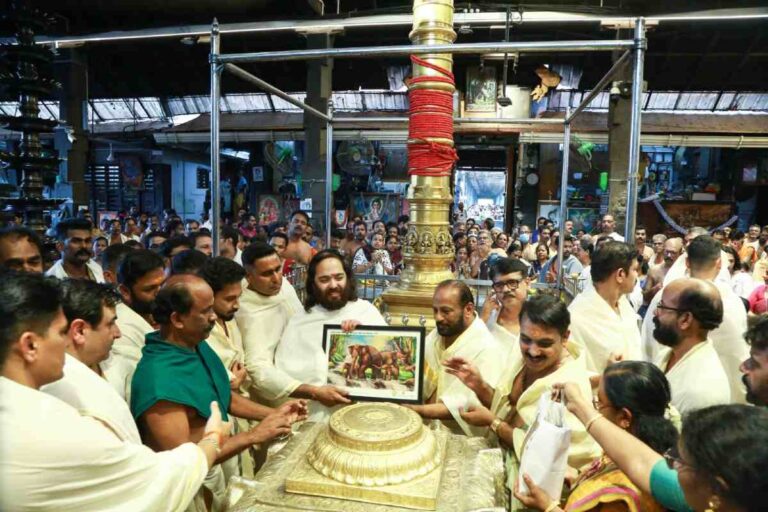 अनंत अंबानी ने गुरुवायुर मंदिर का दौरा किया, 6 करोड़ रुपये दान किये