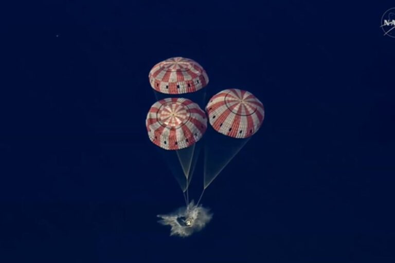 Artemis 2 Splash Down : चंद्रमा का चक्कर लगाकर धरती पर लौटे 4 एस्ट्रोनॉट, इस जगह उतरा यान, देखें Video