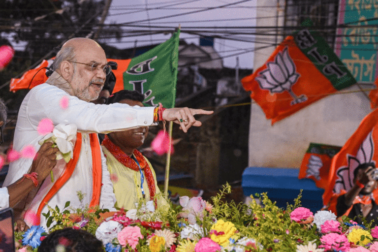 बंगाल के रण में शाह का दांव, क्या बैकफुट पर हैं ममता दीदी?