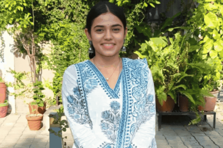 मां के अधूरे सपने को बनाया अपना लक्ष्य, दीक्षा ने UPSC में हासिल की AIR 44