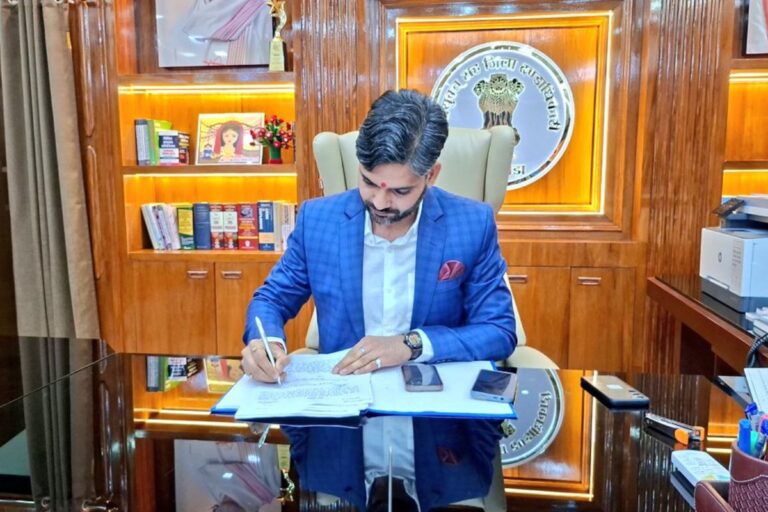 काम में ढिलाई तो खैर नहीं, पदभार संभालते ही एक्शन में नए जामताड़ा DC आलोक कुमार