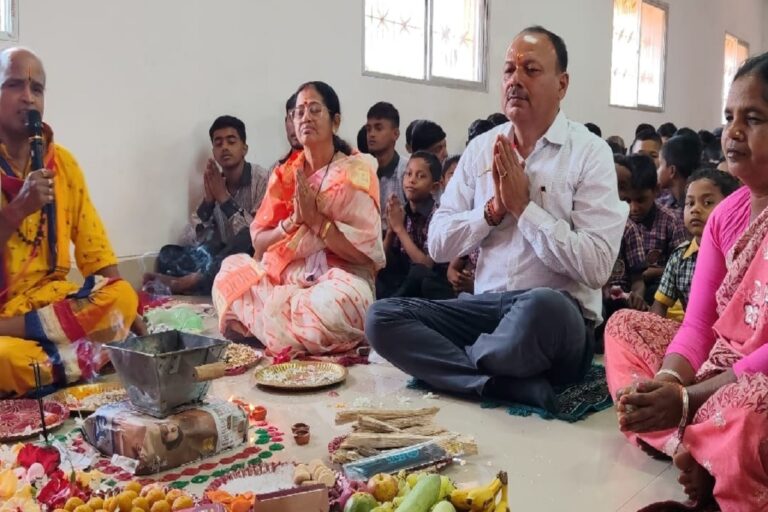 नोवामुंडी के सरस्वती शिशु मंदिर में नए सत्र की शुरुआत, तिलक और हवन-यज्ञ से गूंजा परिसर