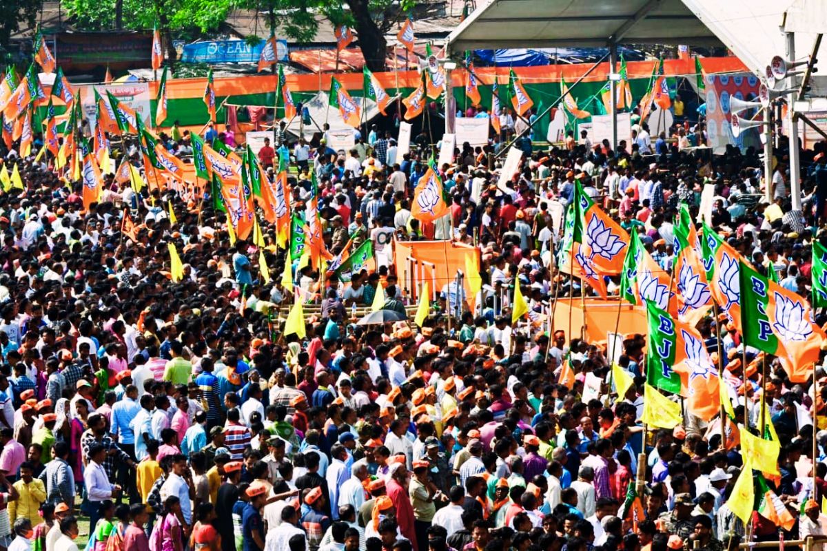 कूचबिहार में भीड़ देख गदगद हुए पीएम मोदी, कहा- टीएमसी के सभी अत्याचारों का हिसाब लिया जायेगा कूचबिहार में भीड़ देख गदगद हुए पीएम मोदी, कहा- टीएमसी के सभी अत्याचारों का हिसाब लिया जायेगा