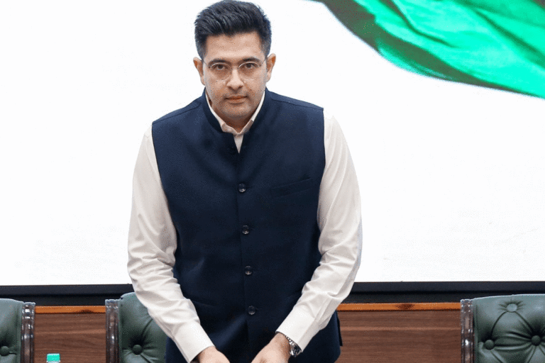 क्या राघव चड्डा ने मर्जर नहीं दल-बदल किया है, संसद की सदस्यता रहेगी या जाएगी; क्या कहता है कानून?