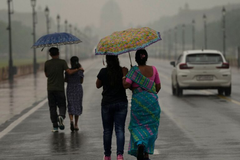 मौसम का डबल अटैक, कहीं लू का कहर, तो कहीं आंधी-बारिश का अलर्ट