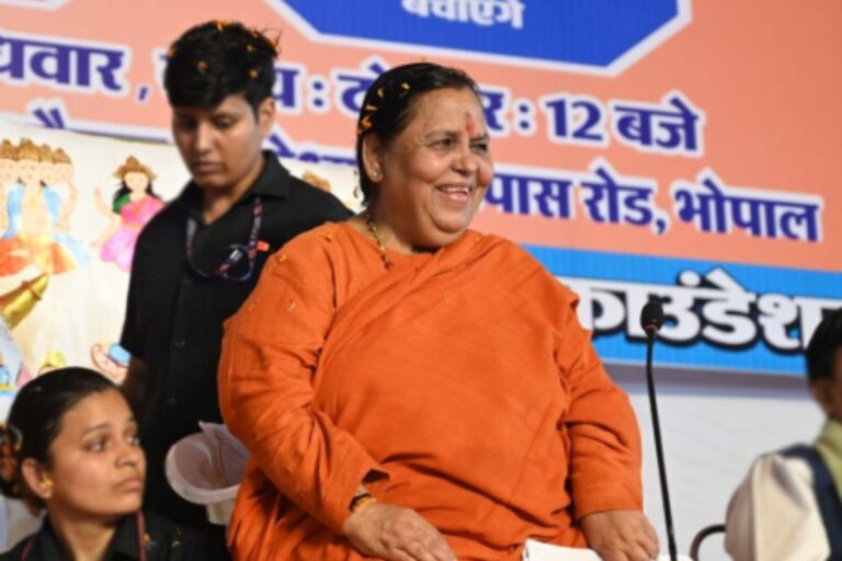 उमा भारती झांसी स्टेशन पर परेशान, चेन पुलिंग कर रुकवाई ट्रेन, कहा- गलती रेलवे की