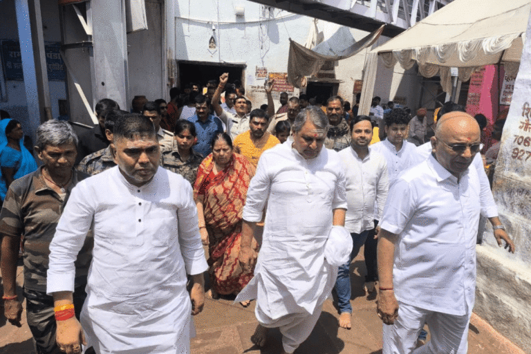 देवघर: बिहार के डिप्टी सीएम विजय चौधरी पहुंचे बाबा धाम, लिया महादेव का आशीर्वाद 