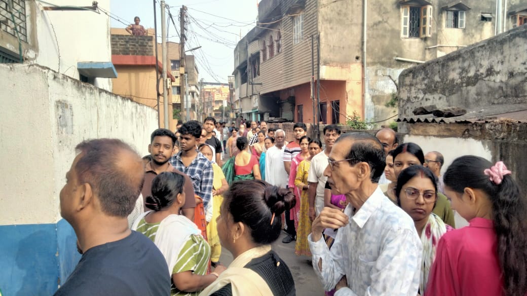 Bengal Voting: बंगाल में रिकॉर्डतोड़ मतदान, छिटपुट हिंसा के बीच शाम 5 बजे तक करीब 90 प्रतिशत पड़े वोट 10 Durgapur W