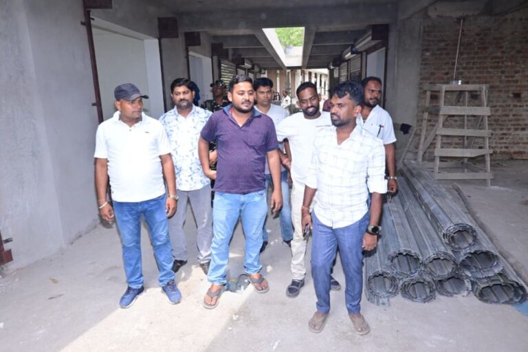 पोटका विधायक ने हाता में बन रहे बस स्टैंड-मार्केट कॉम्प्लेक्स का किया निरीक्षण, गुणवत्ता पर हुए सख्त