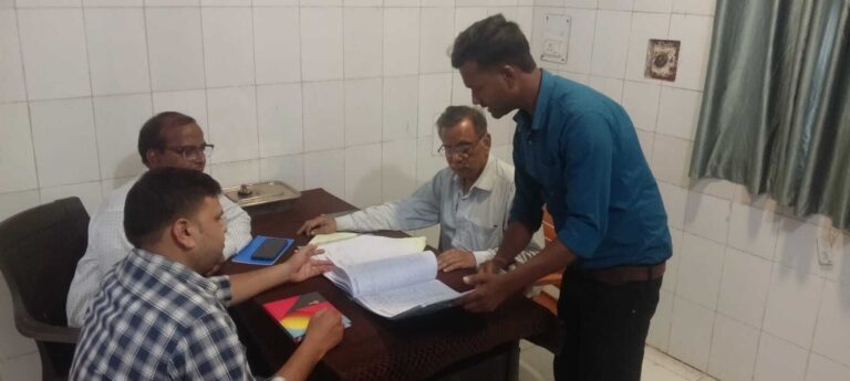 जिला यक्ष्मा पदाधिकारी ने किया ब्लड बैंक का निरीक्षण