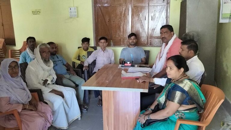 विधिक जागरूकता शिविर में दी गयी वरिष्ठ नागरिकों को कानून संबंधी जानकारी