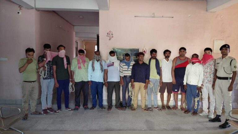 उत्पाद टीम ने दो शराब तस्कर व 11 शराबियों को किया गिरफ्तार
