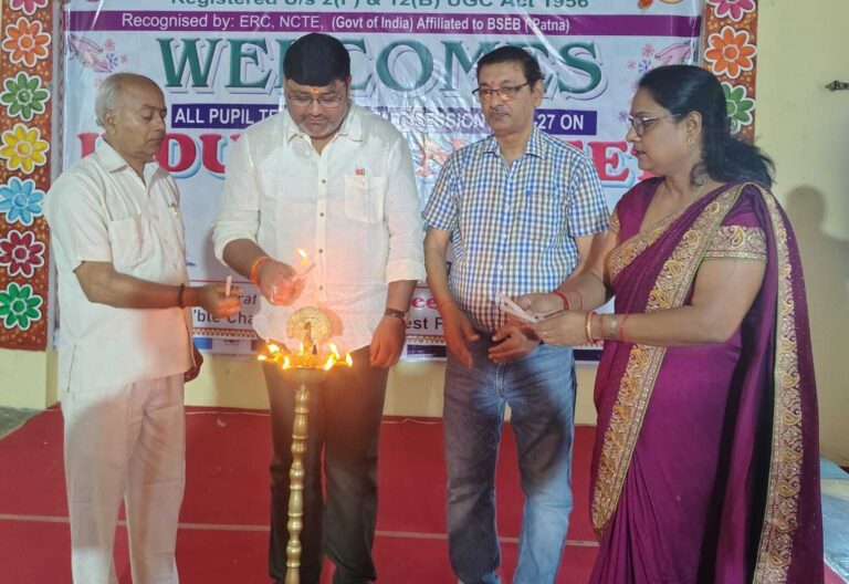प्राथमिक शिक्षक नीव के समानः रजनीश